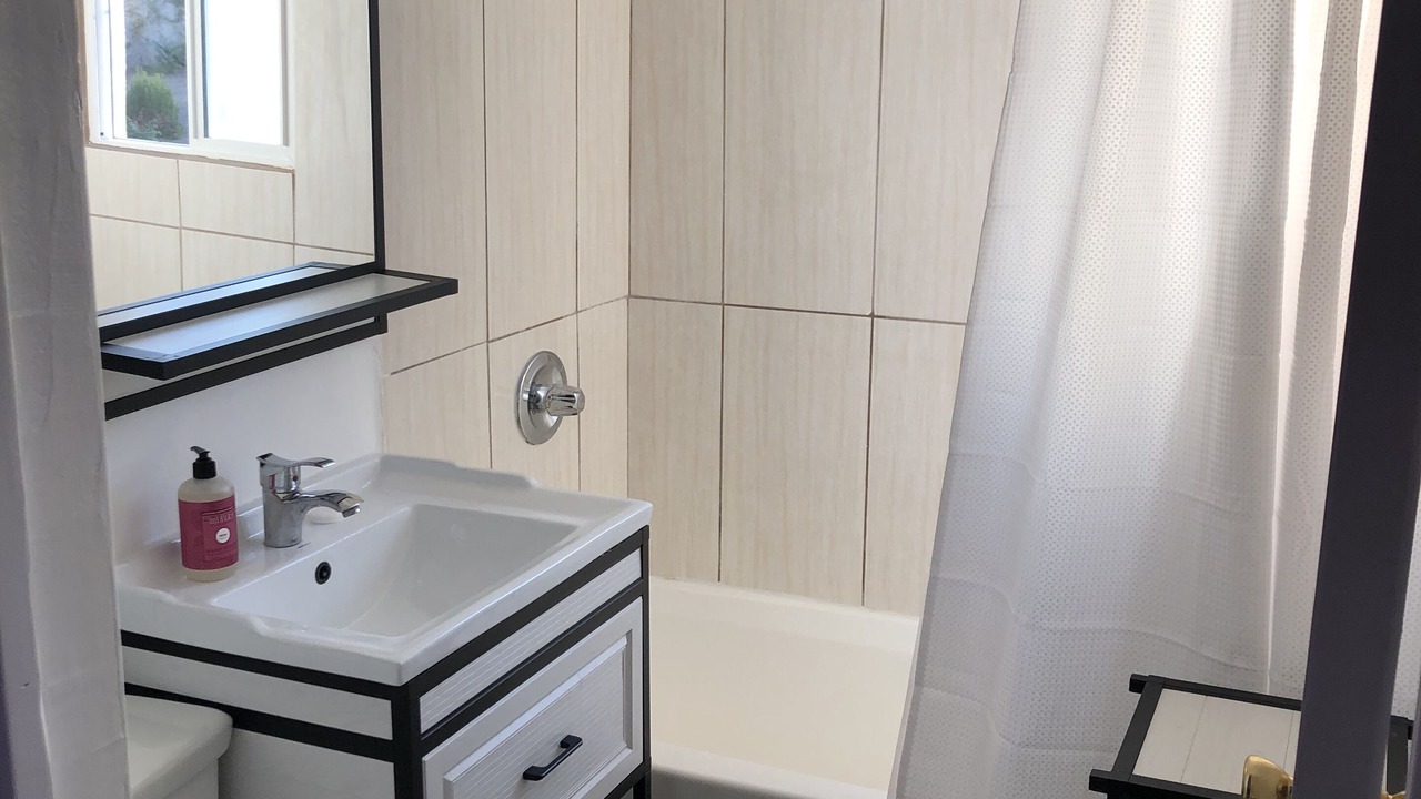 Photo of Bathroom in Wilshire Center