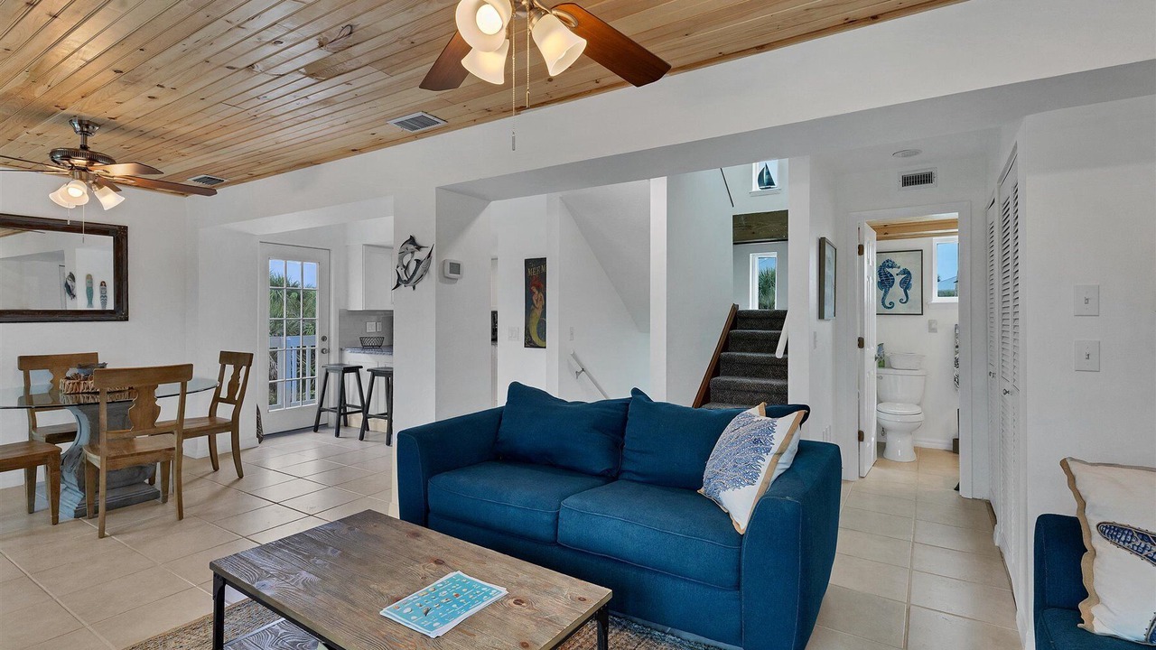 Photo of Livingroom in Palm Island