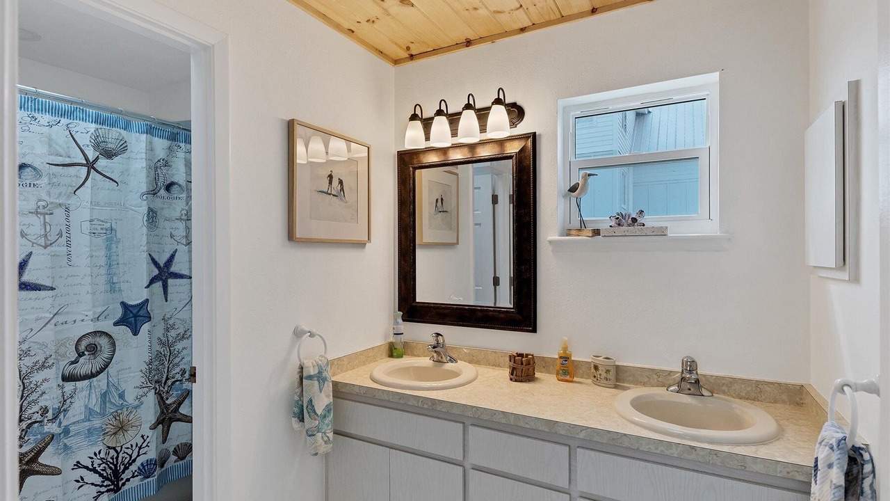 Photo of Bathroom in Palm Island