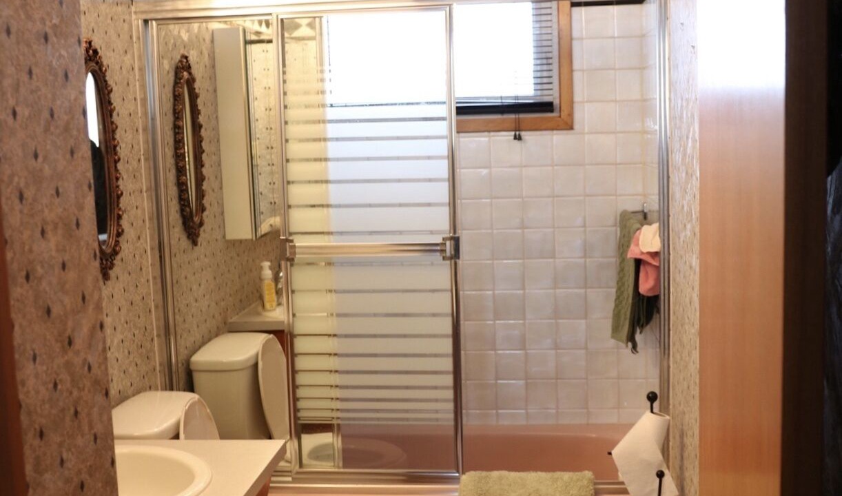 Photo of Bathroom in Gimli