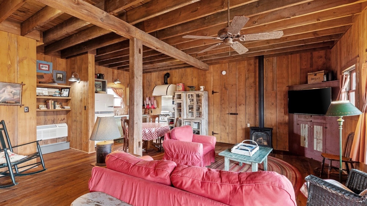 Photo of Livingroom in Fredericksburg