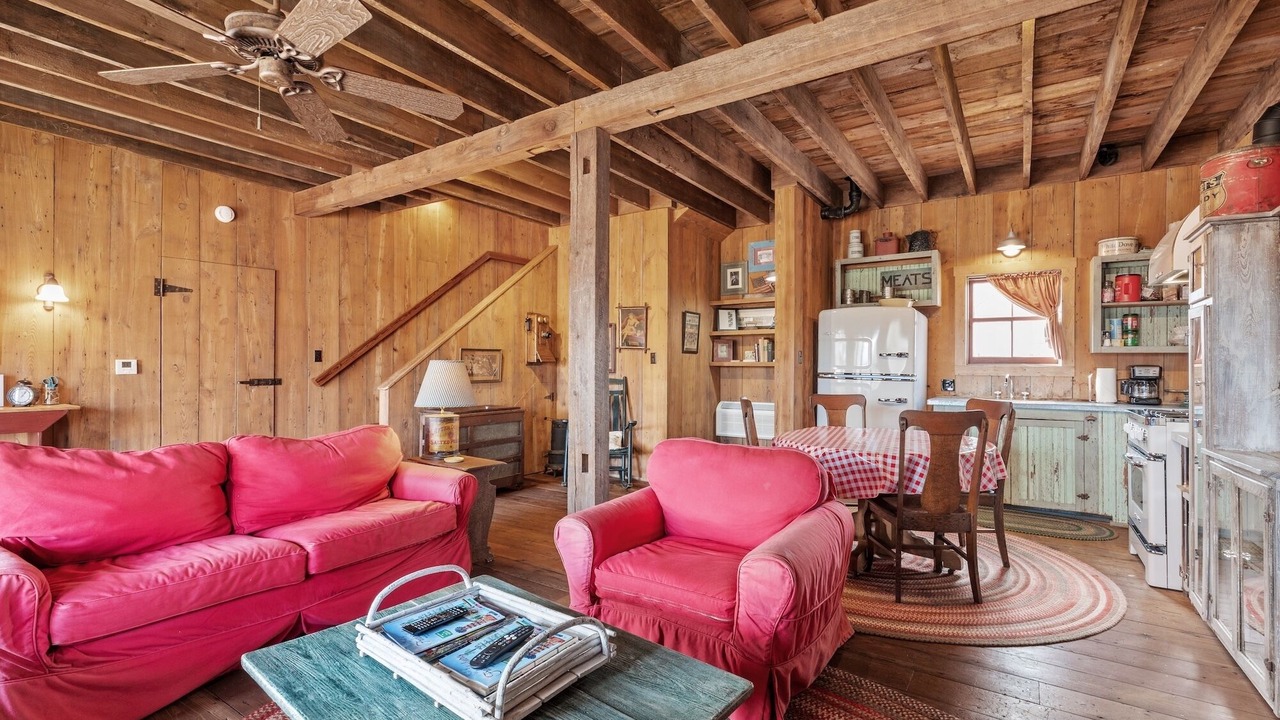 Photo of Livingroom in Fredericksburg