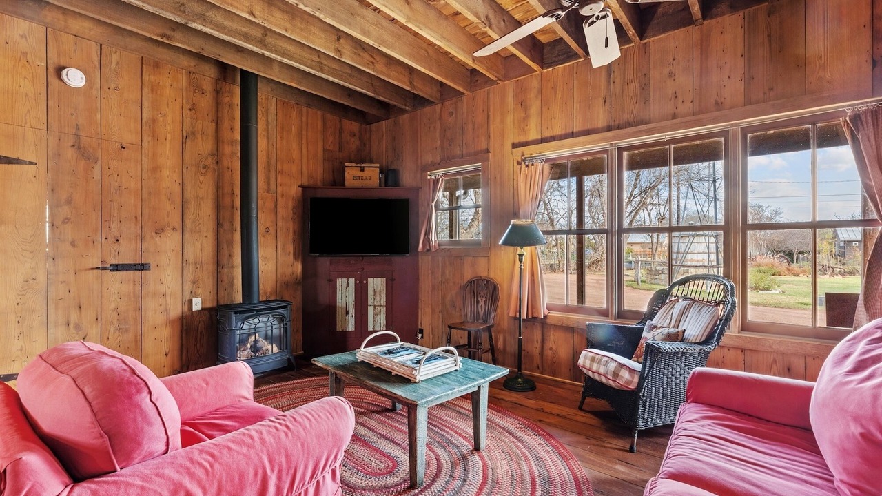 Photo of Livingroom in Fredericksburg