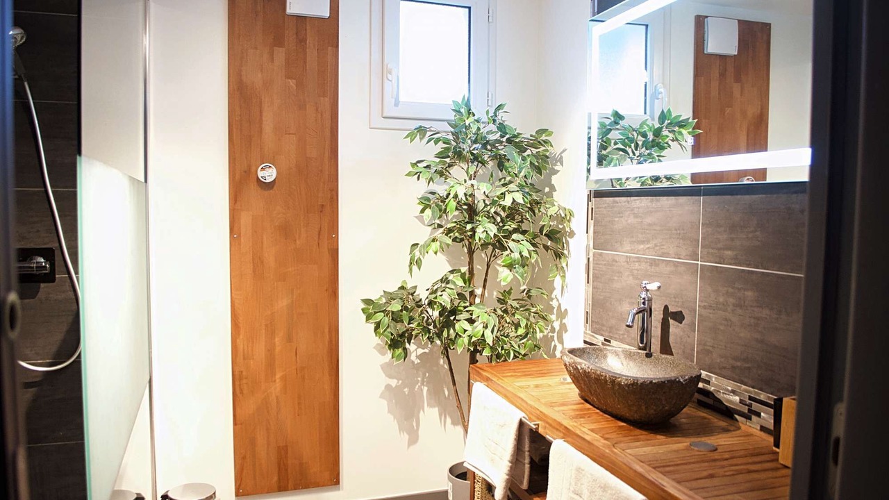 Photo of Bathroom in Quartier Saint-Clement - Jardin des Plantes