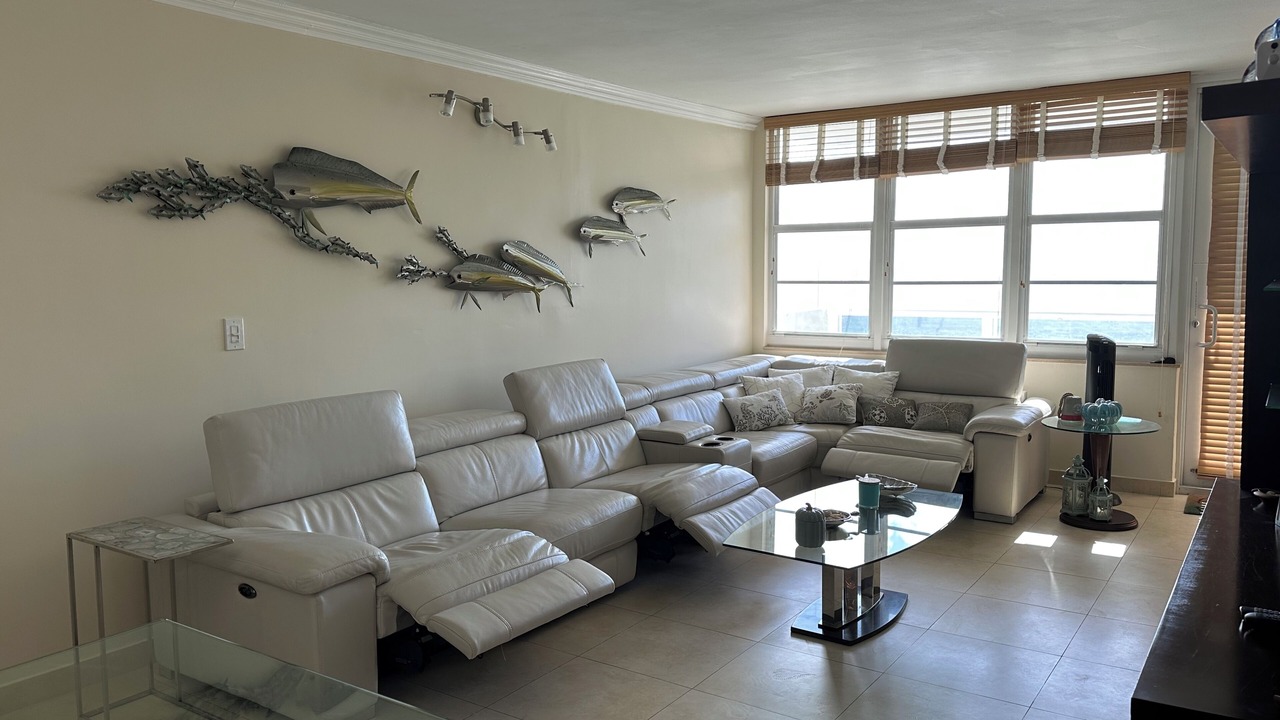 Photo of Livingroom in Hollywood South Central Beach