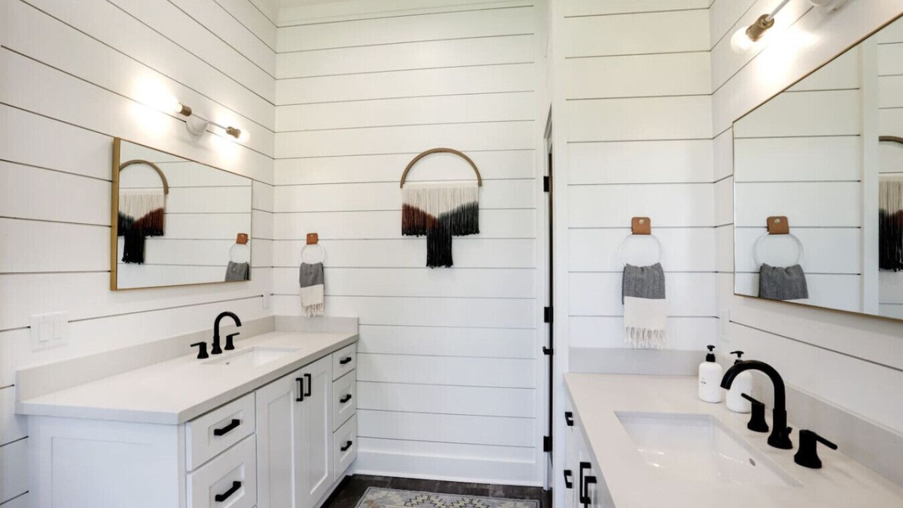 Photo of Bathroom in Round Top