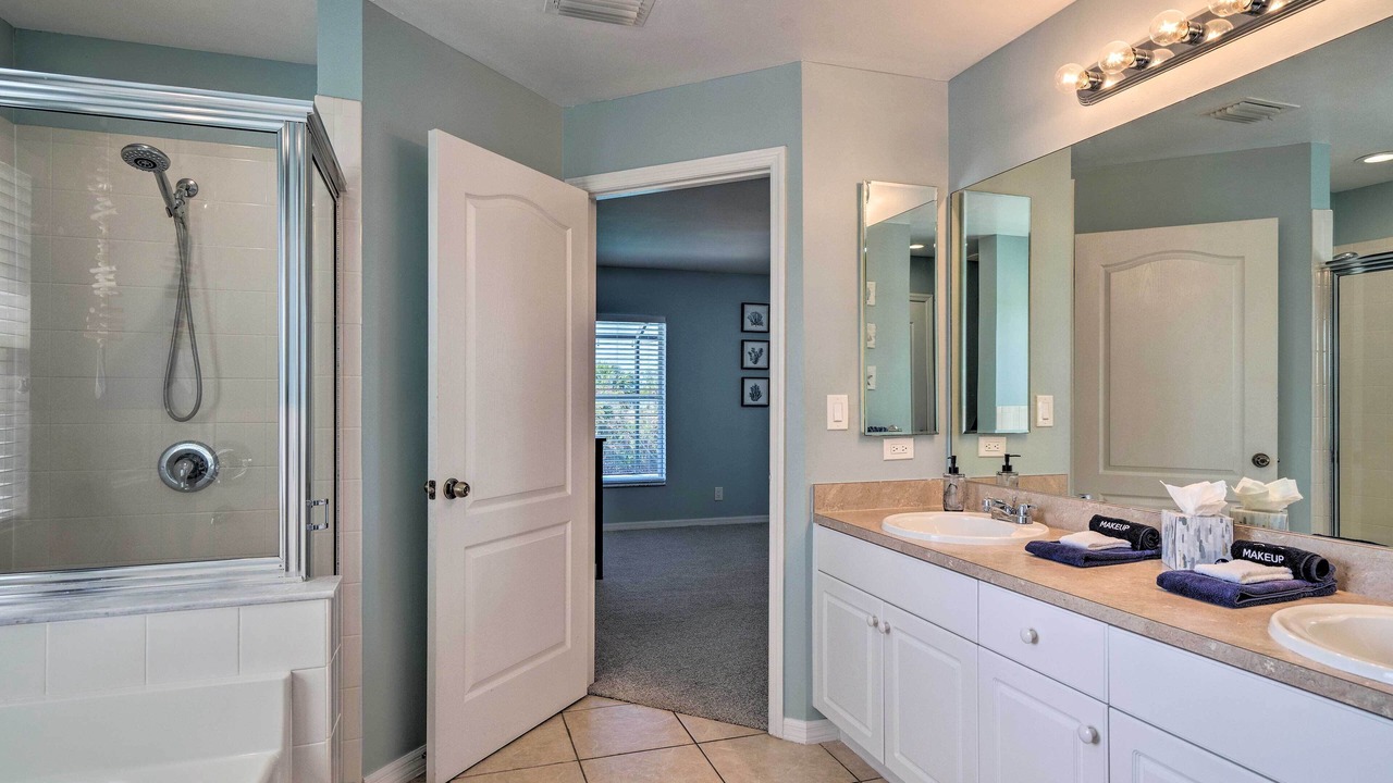 Photo of Bathroom in Jacarandas
