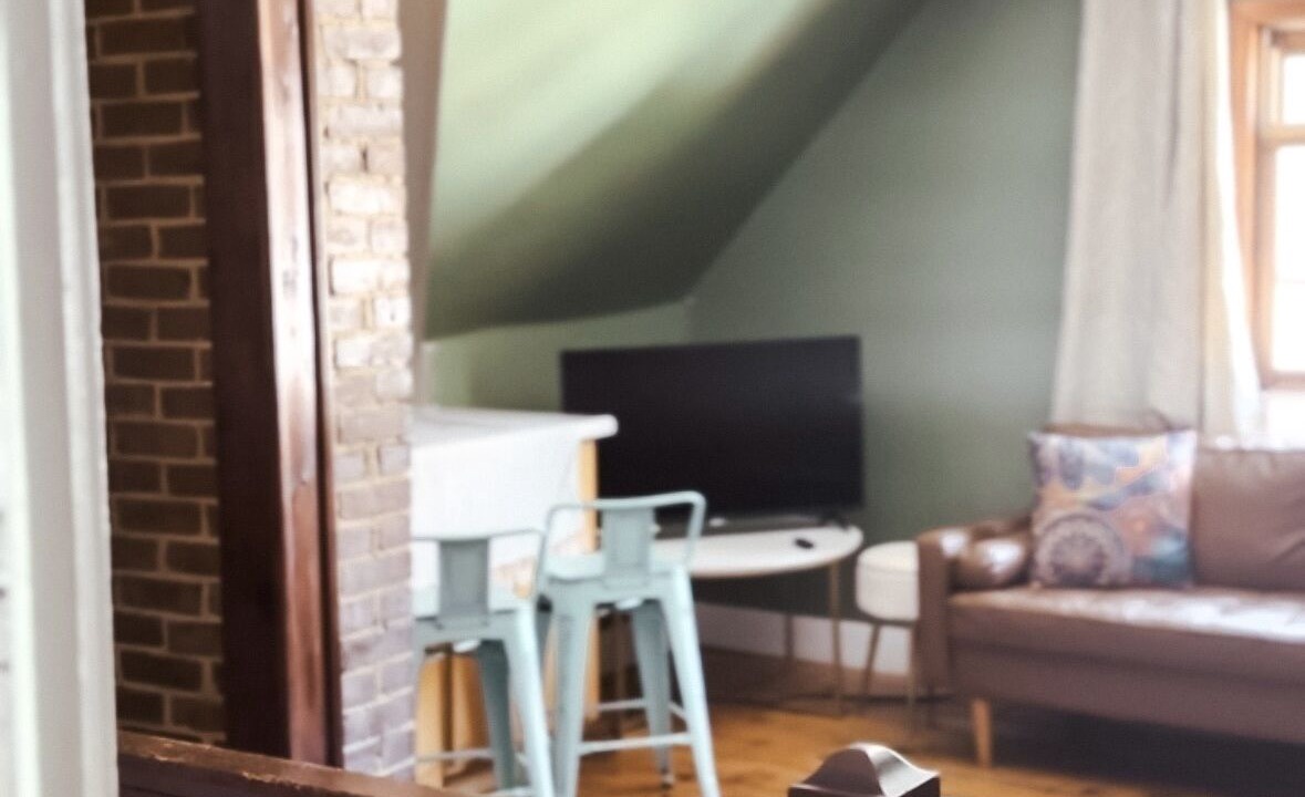 Photo of Livingroom in Champaign
