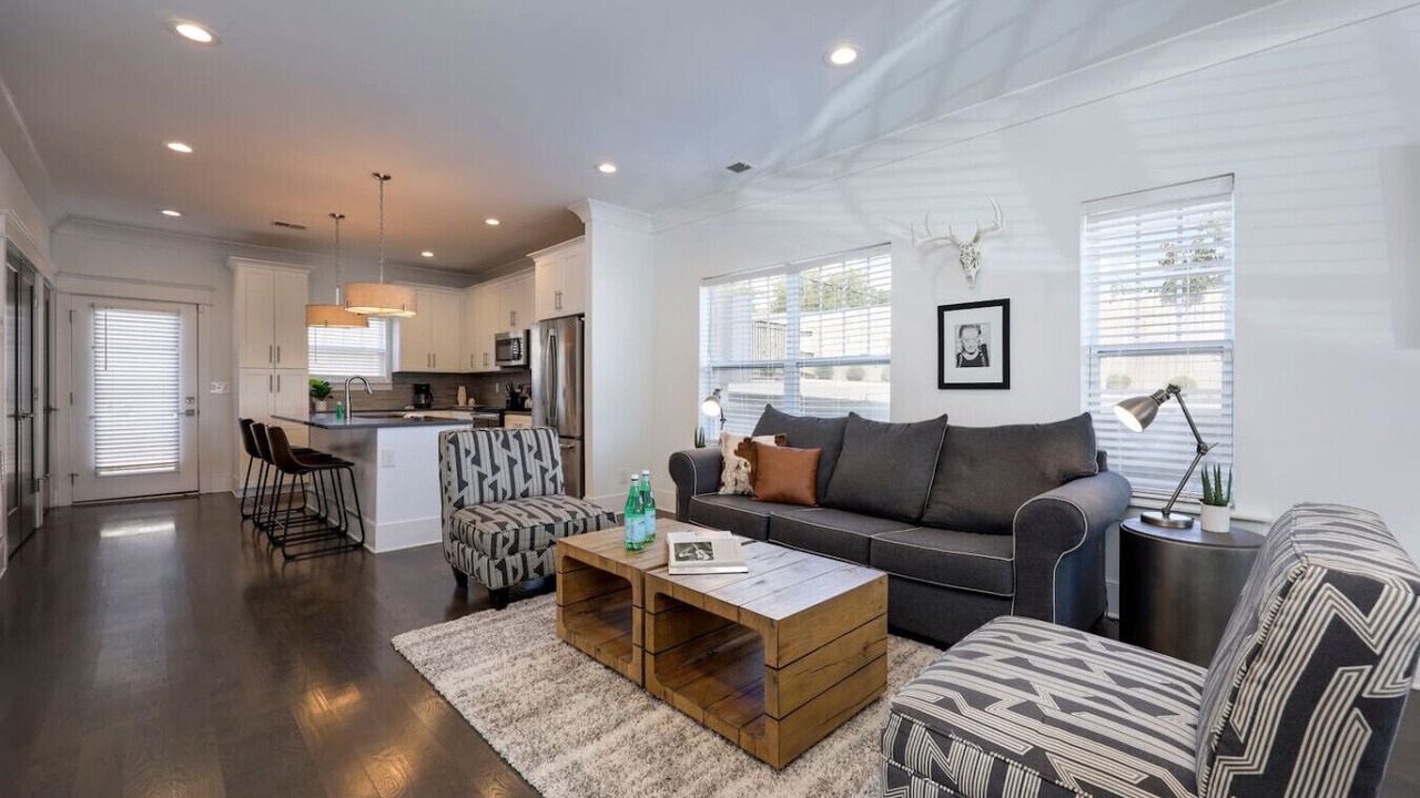 Photo of Livingroom in Charlotte Park