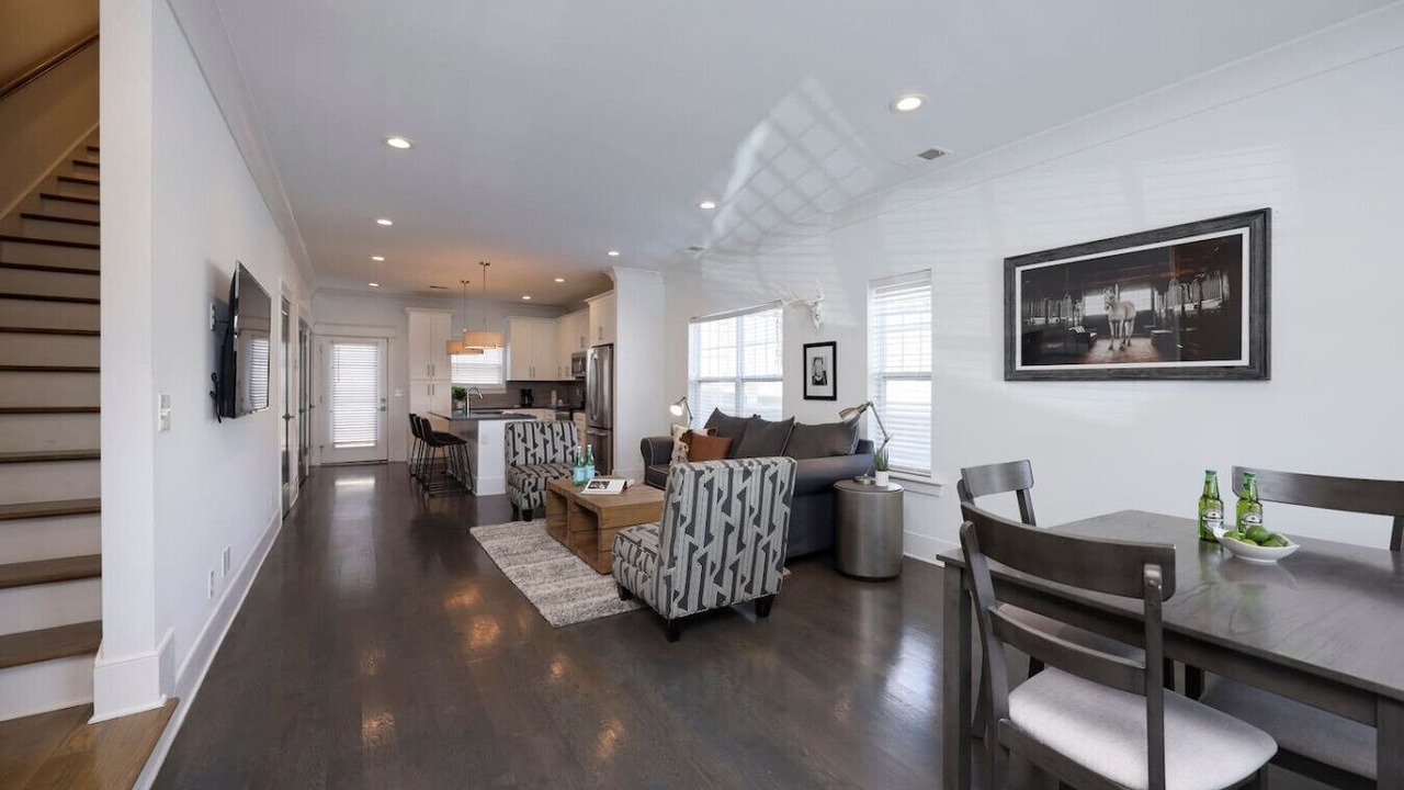 Photo of Livingroom in Charlotte Park