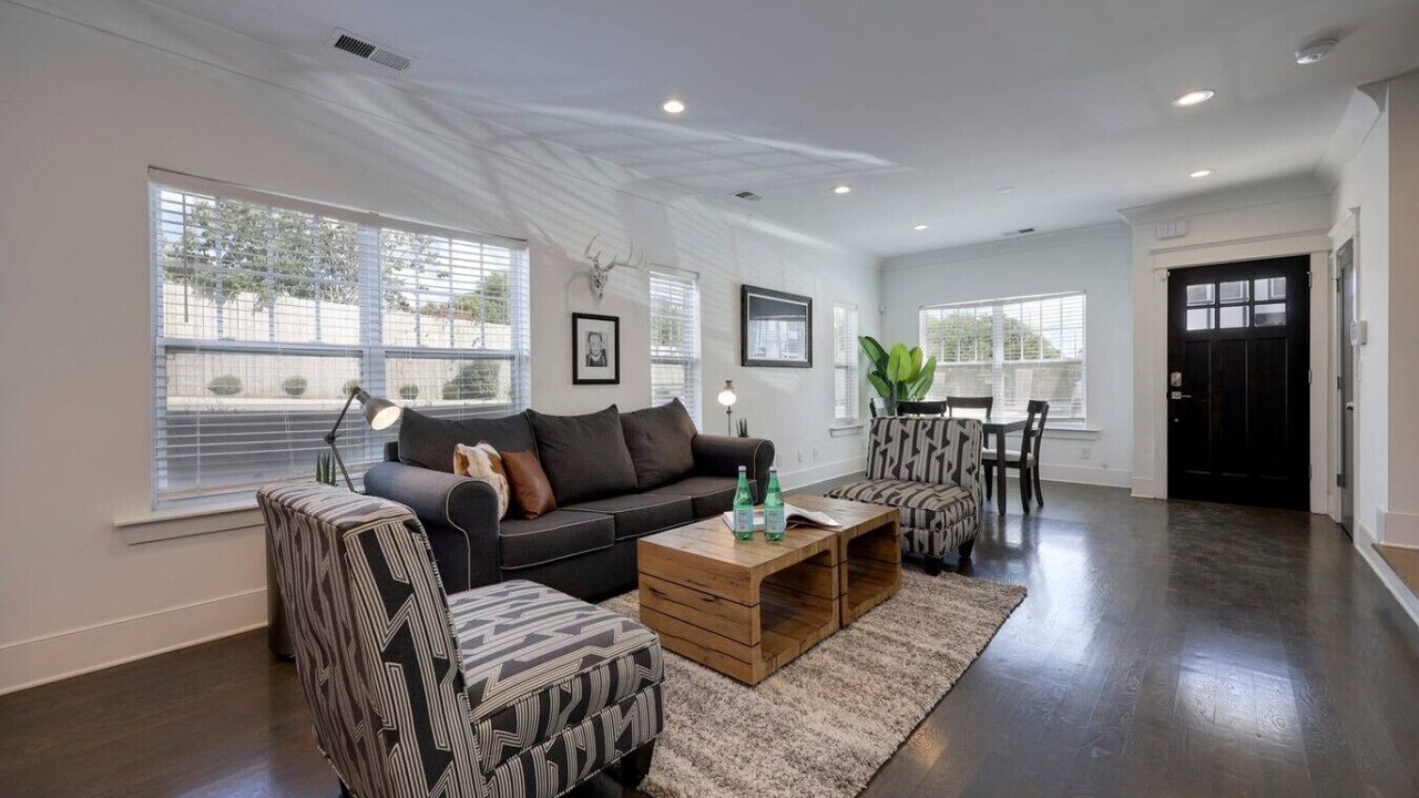 Photo of Livingroom in Charlotte Park