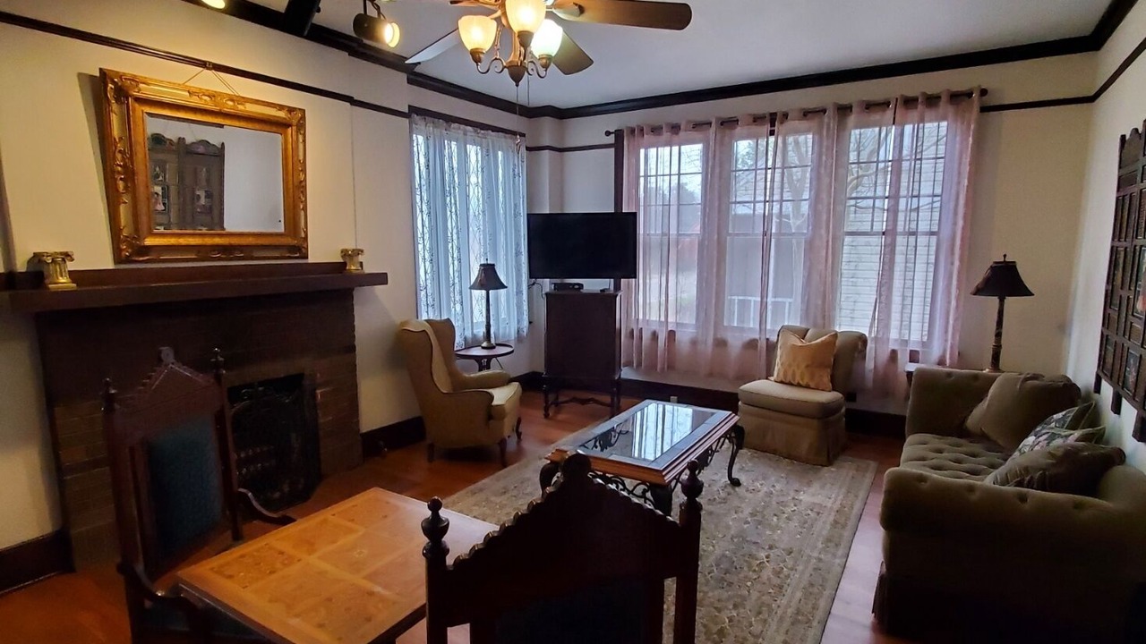 Photo of Livingroom in Canton