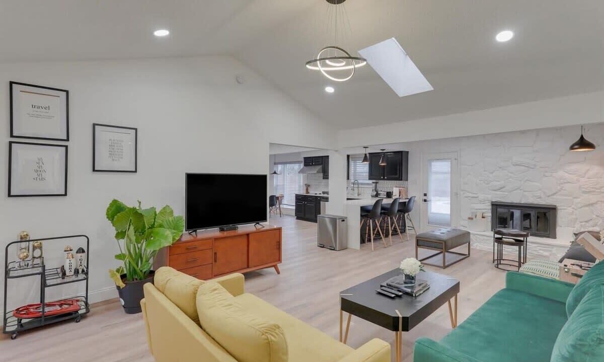 Photo of Livingroom in North Richland Hills