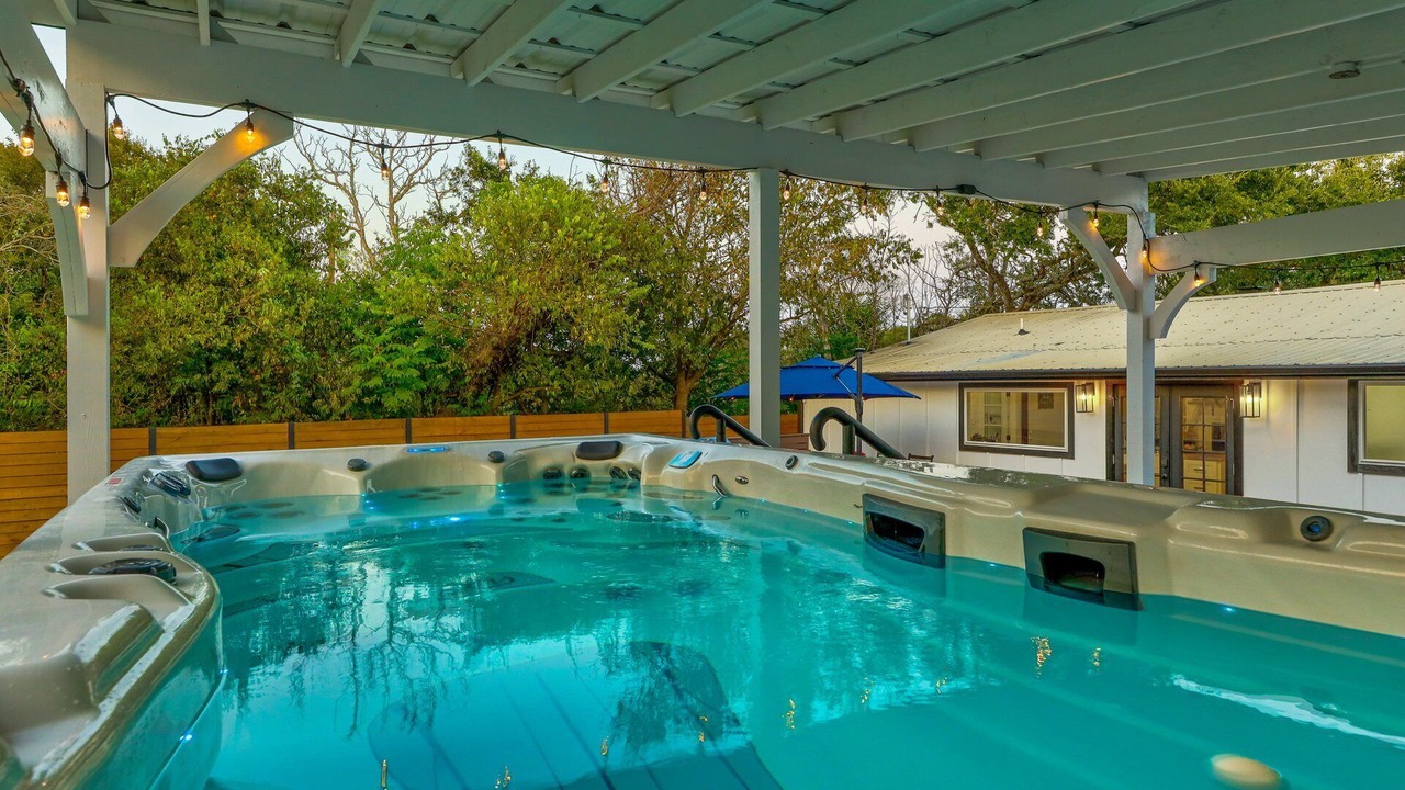 Photo of Outdoor in West Oak Hill