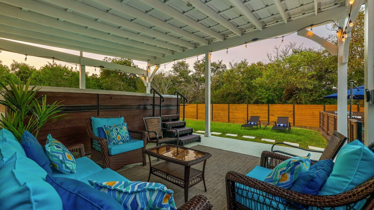 Photo of Patio Balcony in West Oak Hill