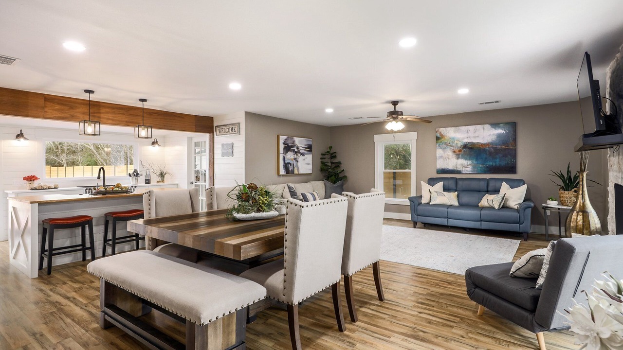 Photo of Livingroom in West Oak Hill