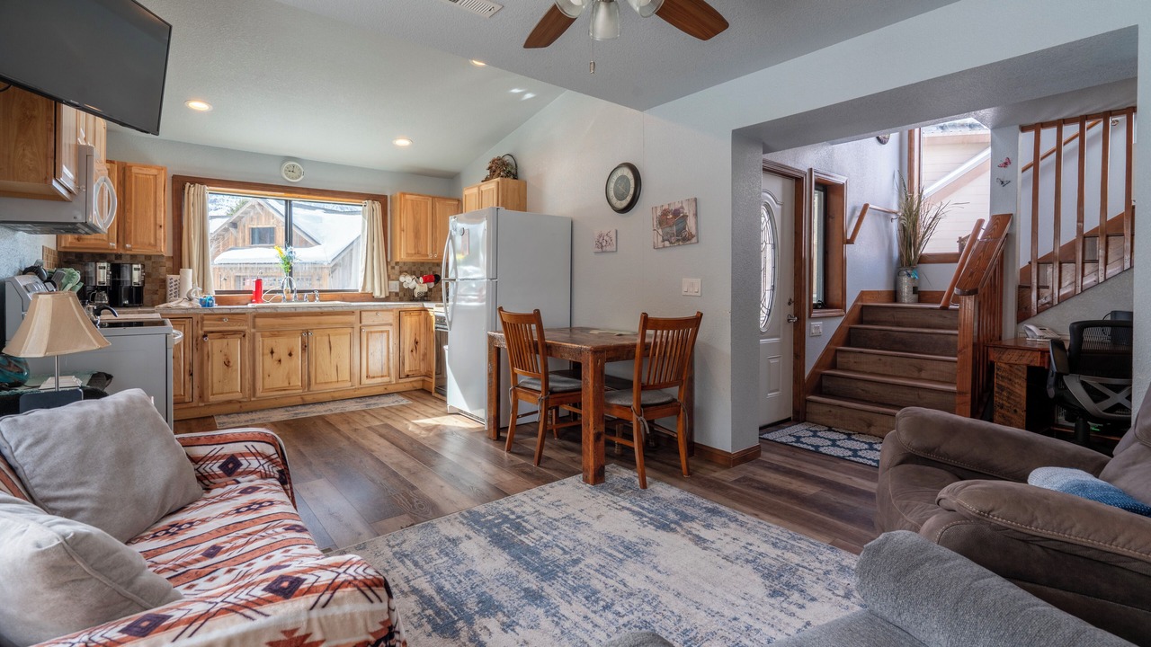 Photo of Livingroom in June Lake