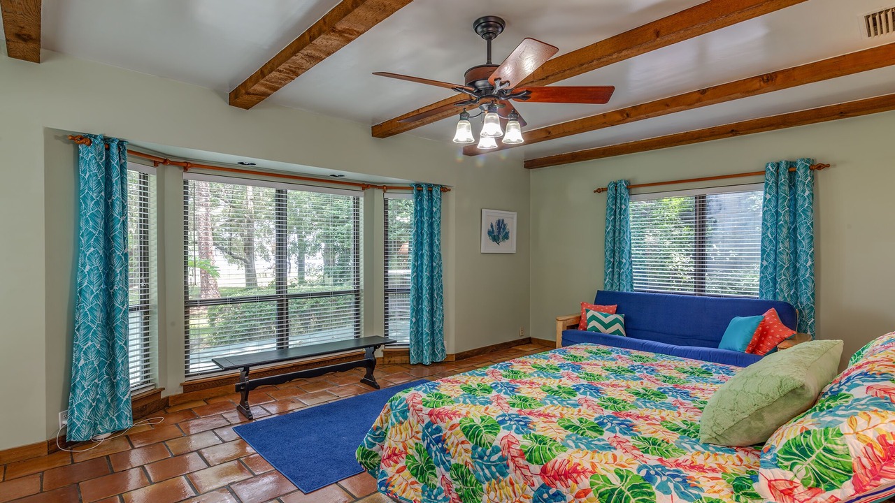 Photo of Bedroom in Putnam Hall