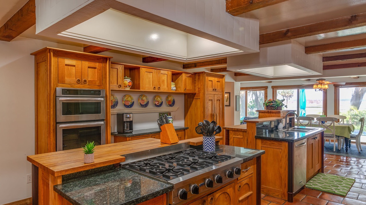 Photo of Kitchen in Putnam Hall