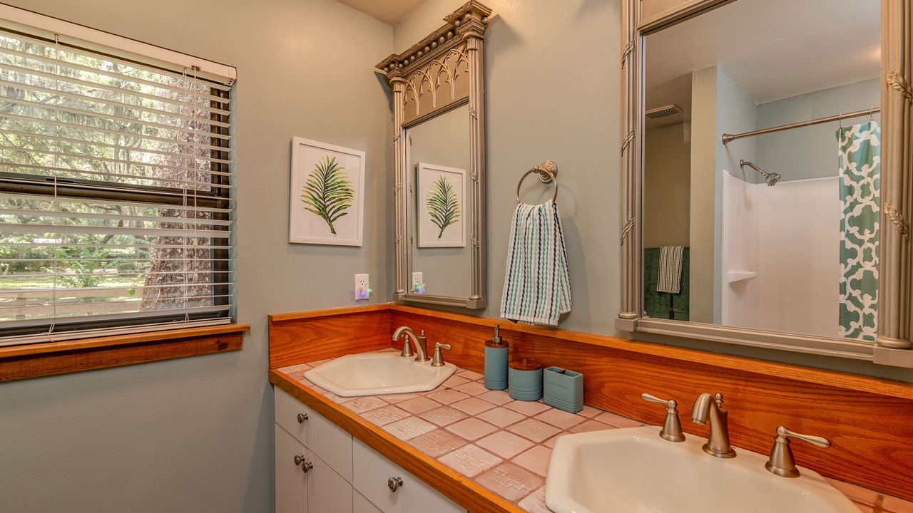 Photo of Bathroom in Putnam Hall