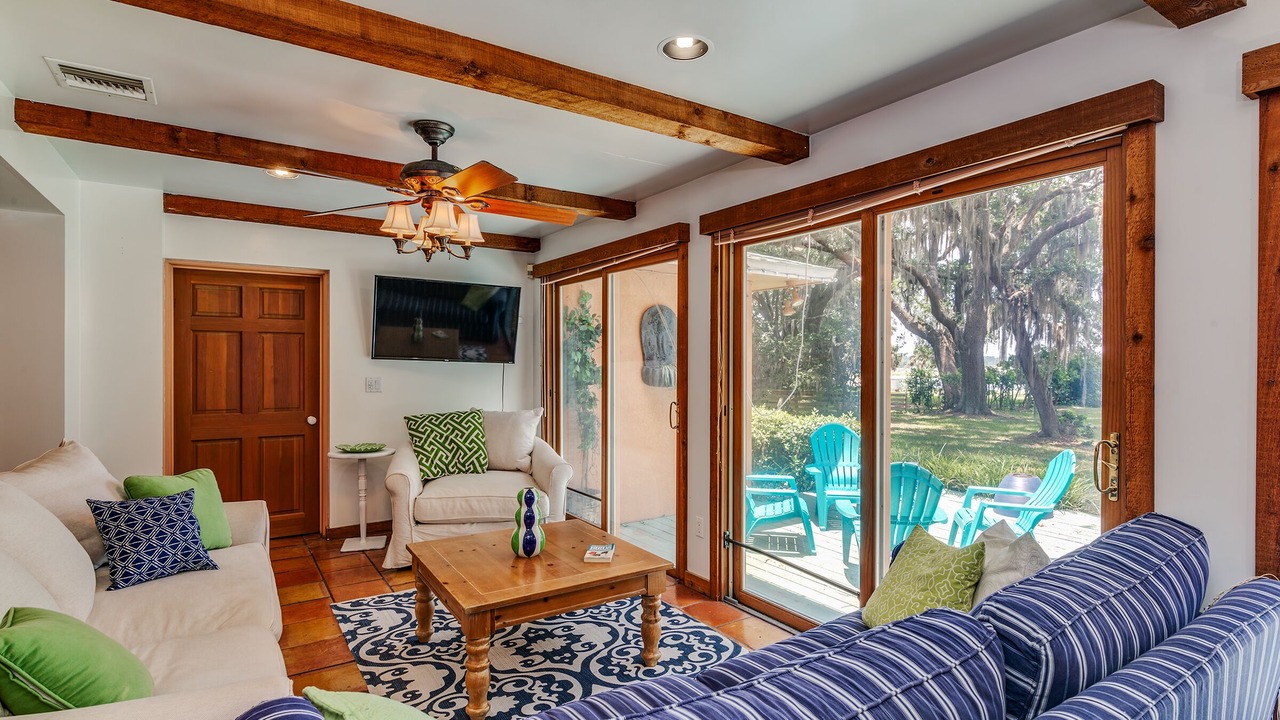 Photo of Livingroom in Putnam Hall