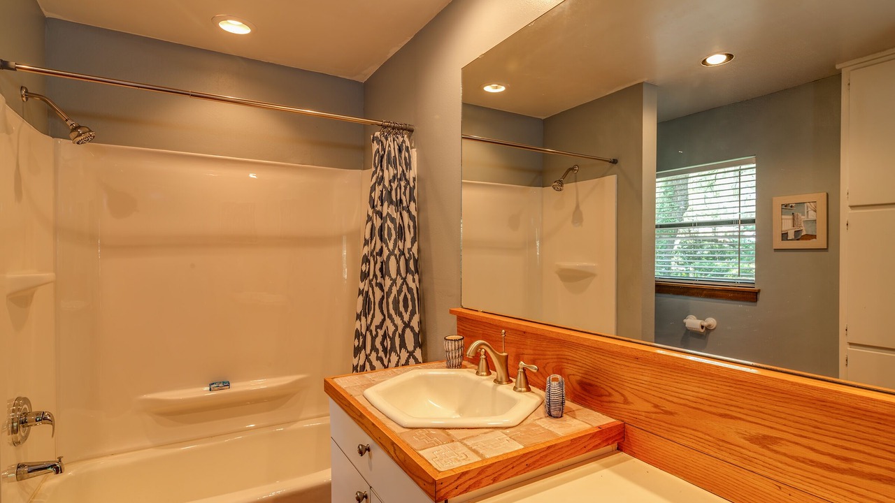 Photo of Bathroom in Putnam Hall