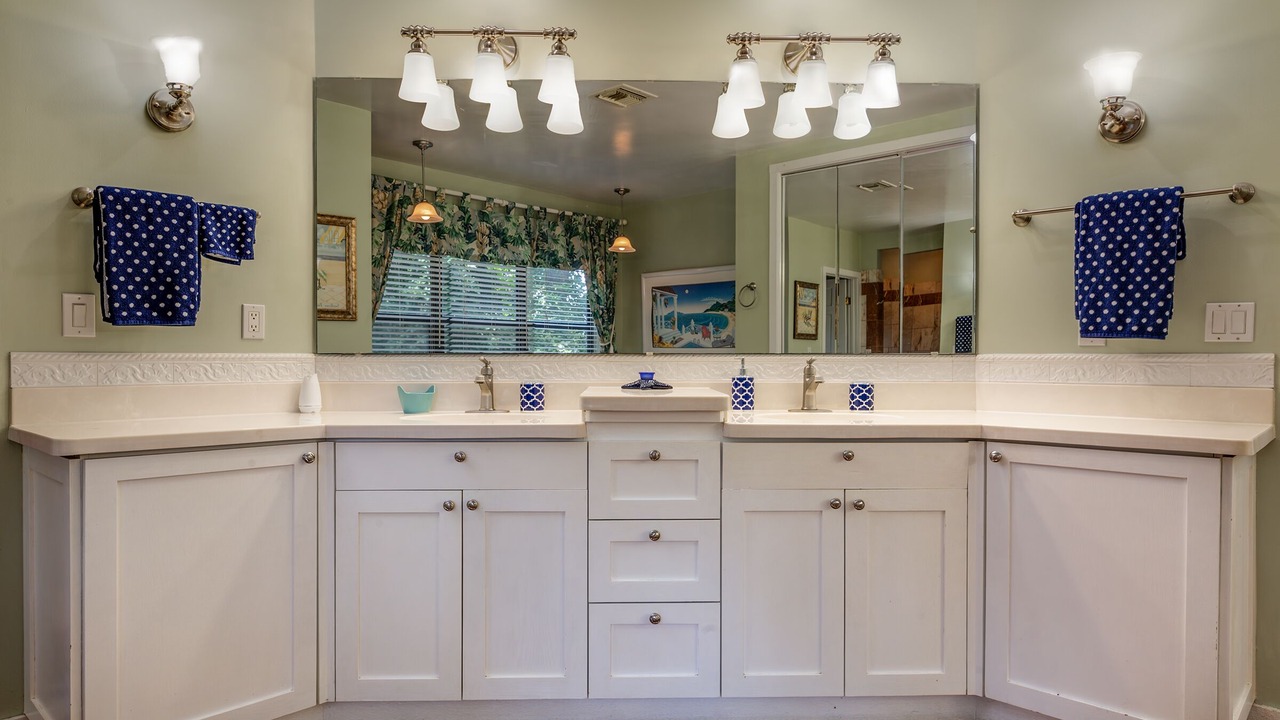 Photo of Bathroom in Putnam Hall