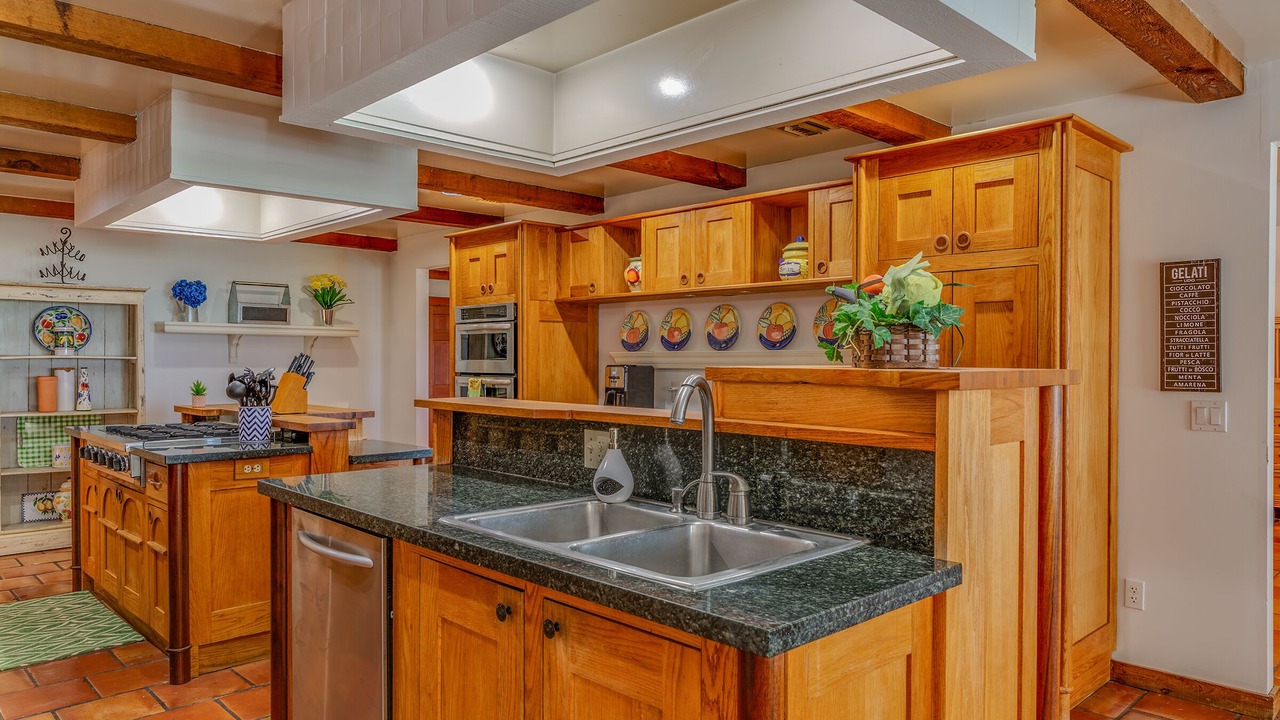 Photo of Kitchen in Putnam Hall