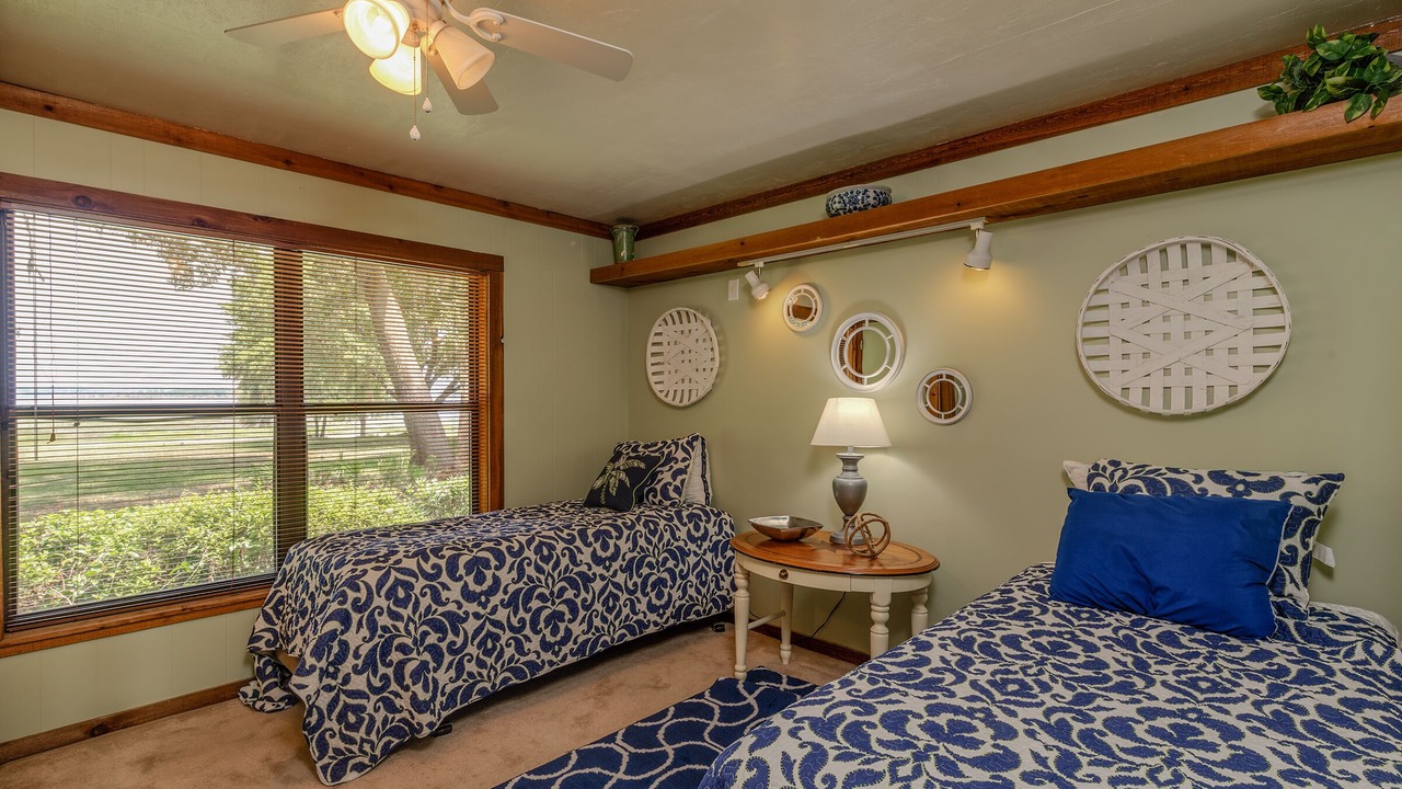 Photo of Bedroom in Putnam Hall