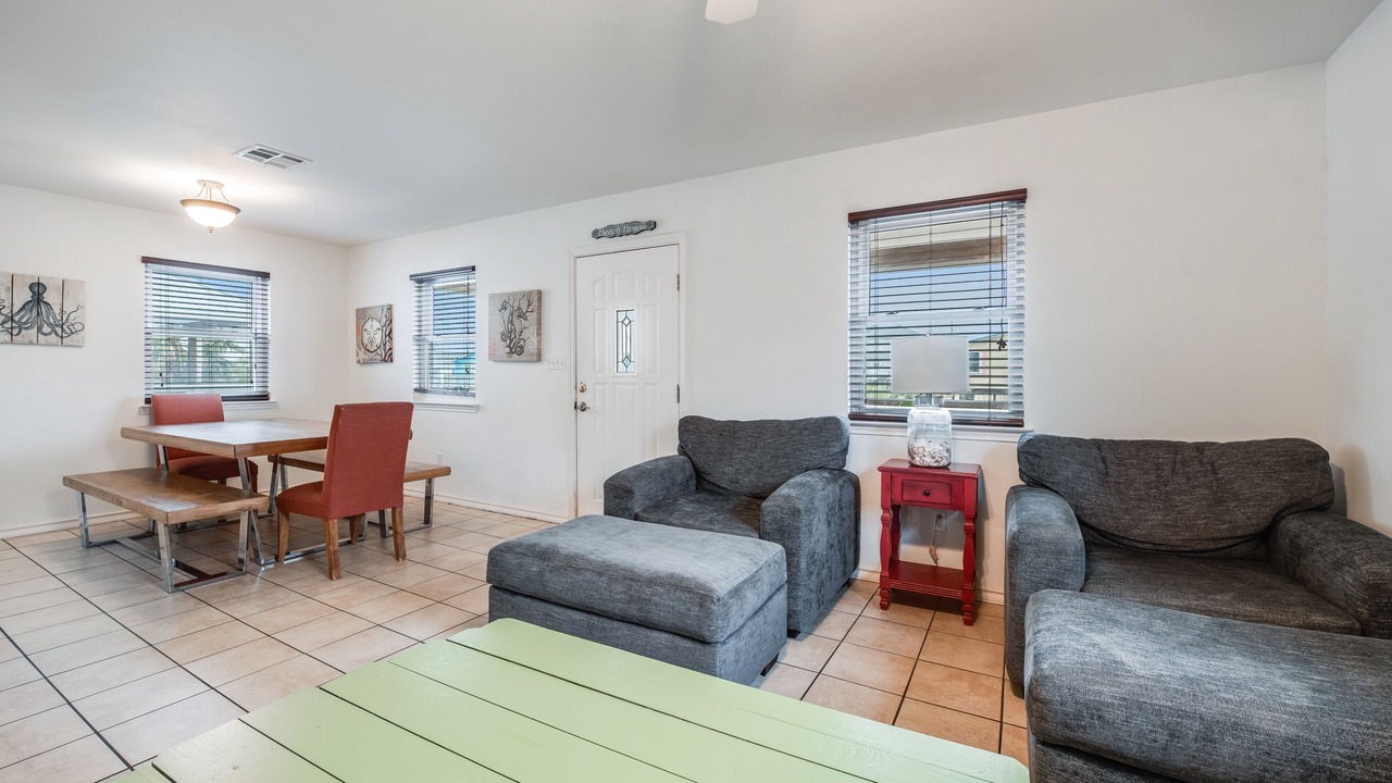 Photo of Livingroom in Leeward Sands
