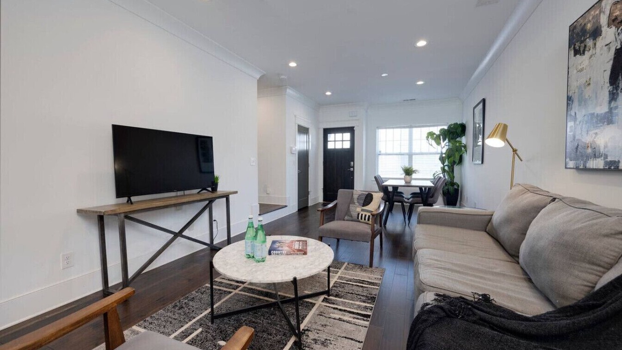Photo of Livingroom in Charlotte Park