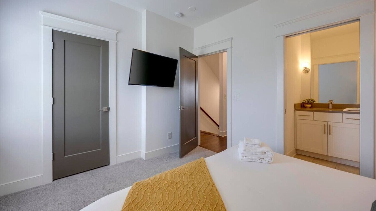 Photo of Bedroom in Charlotte Park