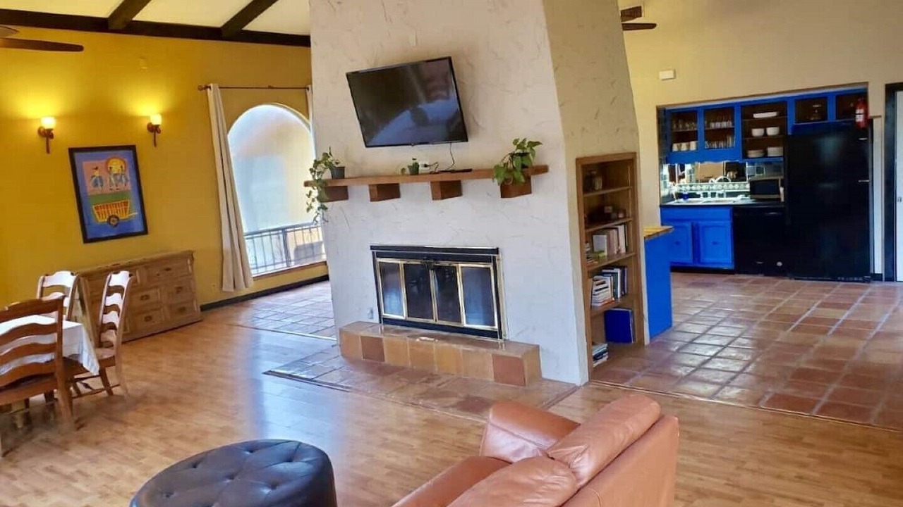 Photo of Livingroom in Helotes