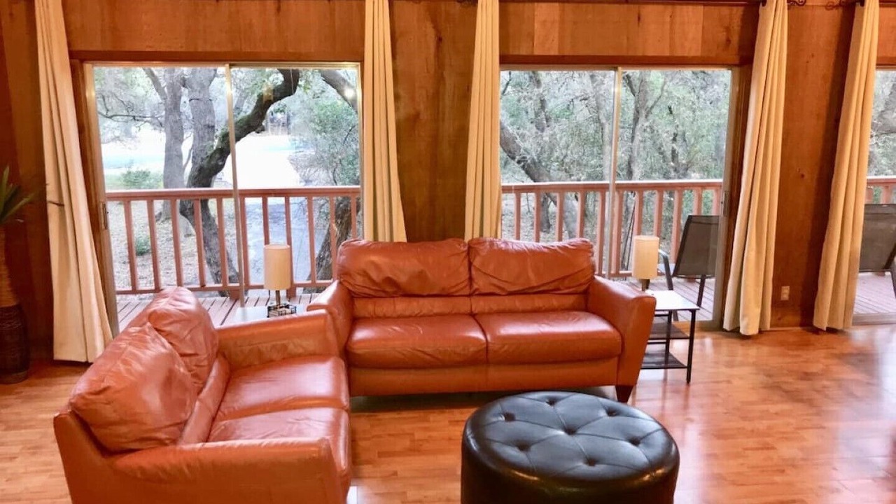 Photo of Livingroom in Helotes