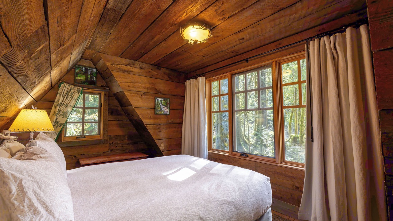 Photo of Bedroom in Gold Bar