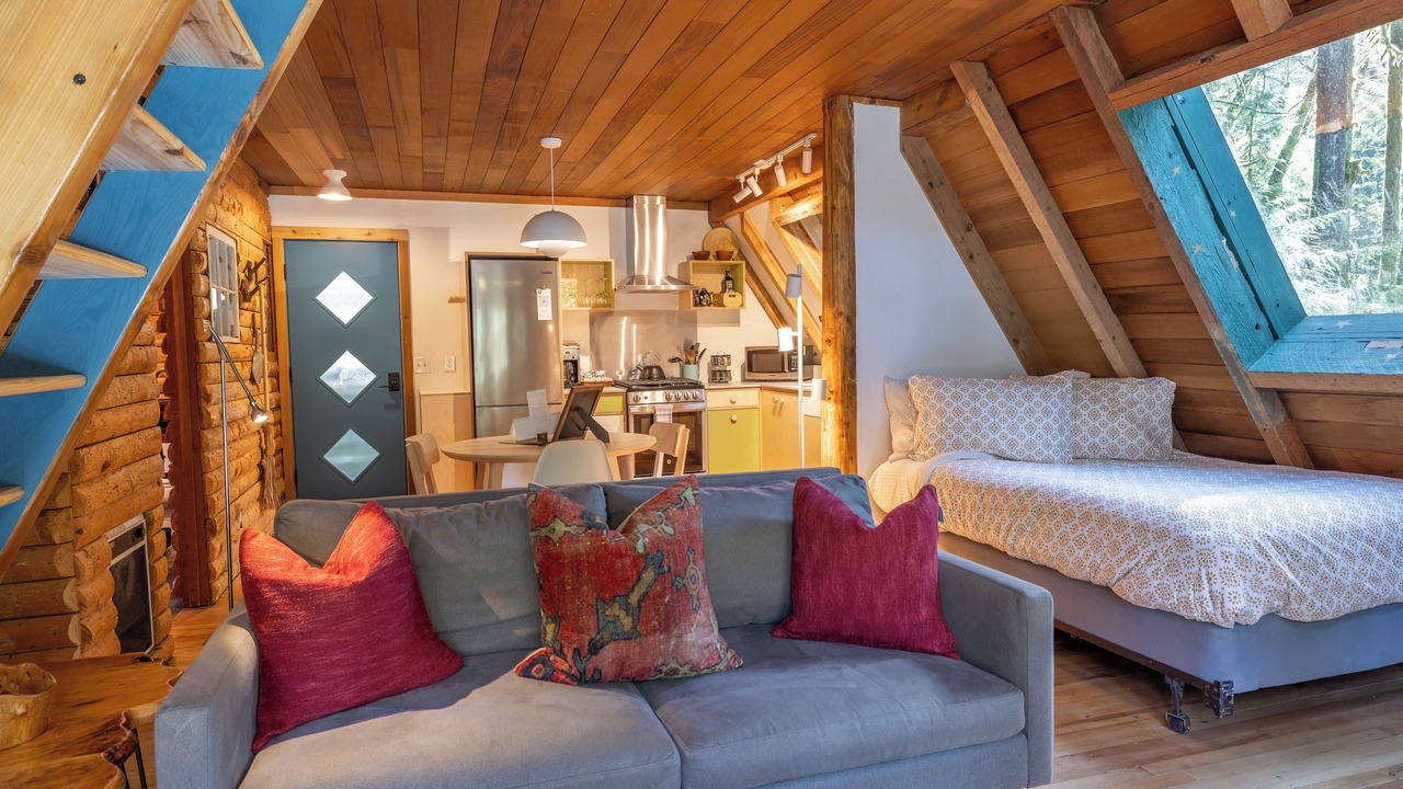 Photo of Livingroom in Gold Bar