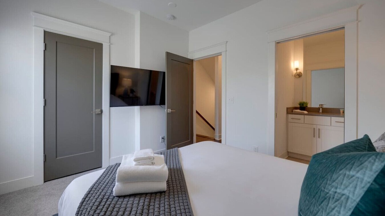 Photo of Bedroom in Charlotte Park
