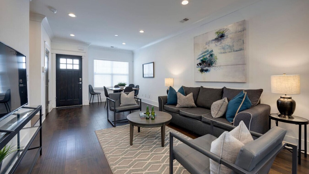 Photo of Livingroom in Charlotte Park