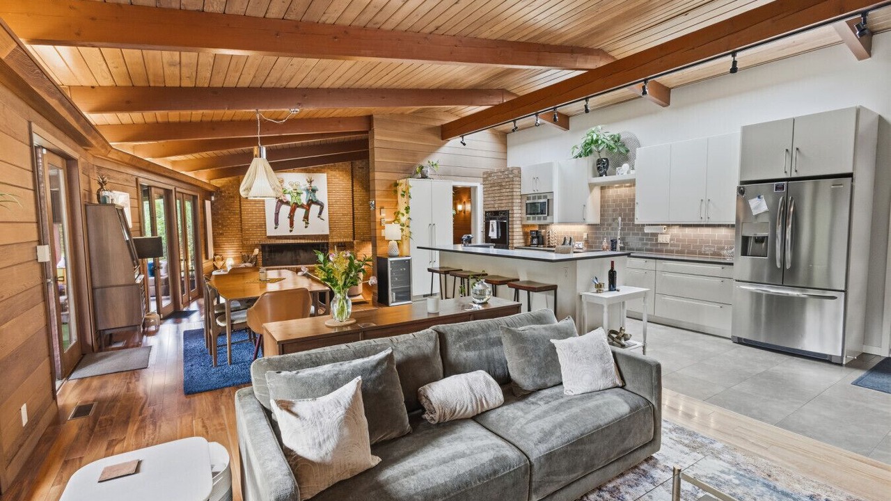 Photo of Livingroom in Champaign
