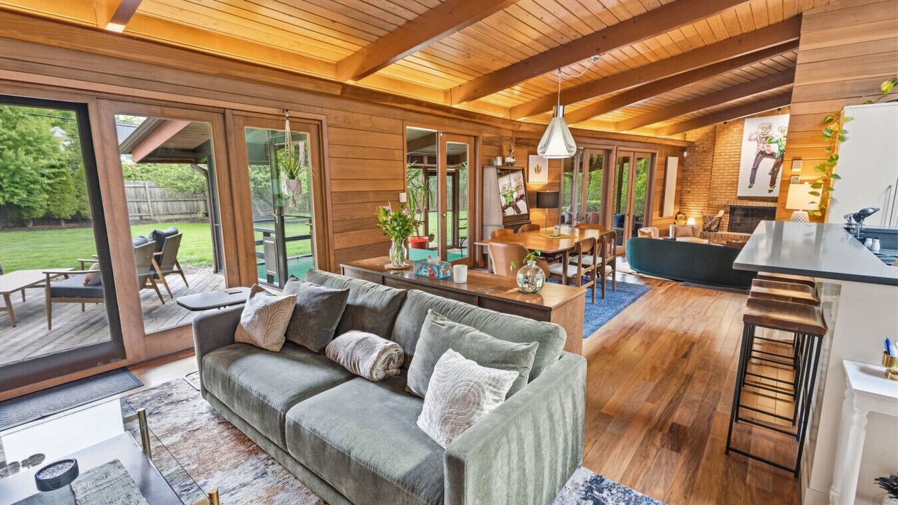Photo of Livingroom in Champaign