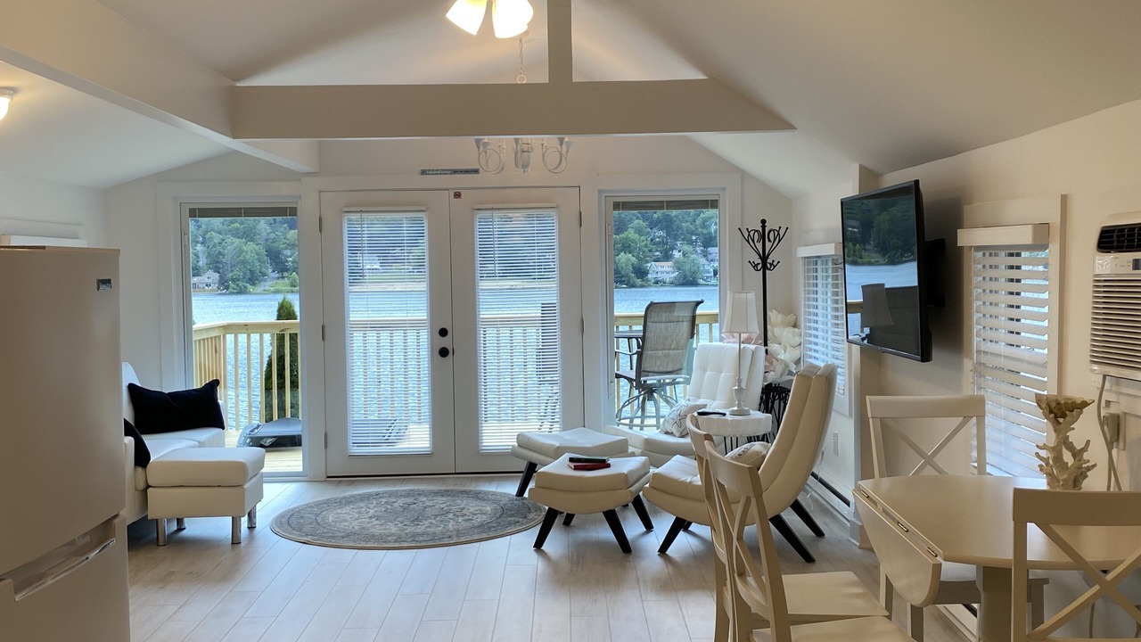 Photo of Livingroom in Middlefield