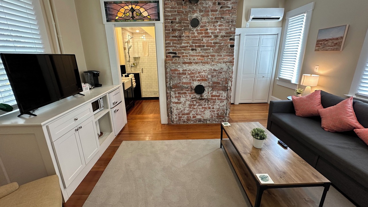 Photo of Livingroom in Historic Hill