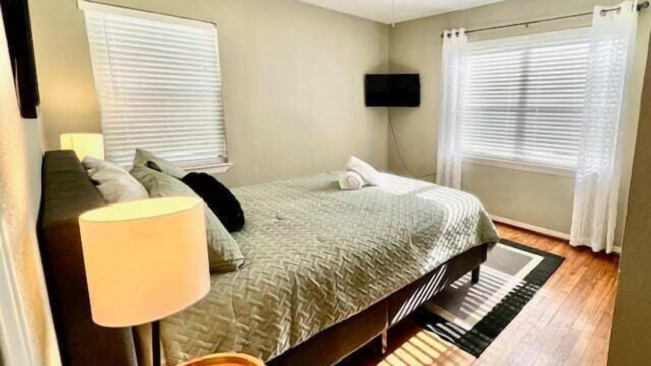 Photo of Bedroom in Bay Front To La Porte