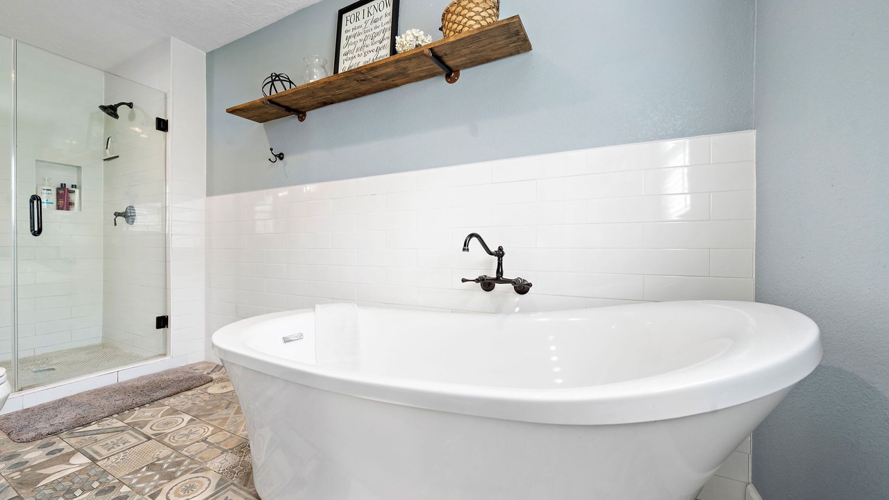 Photo of Bedroom in Bay Front To La Porte