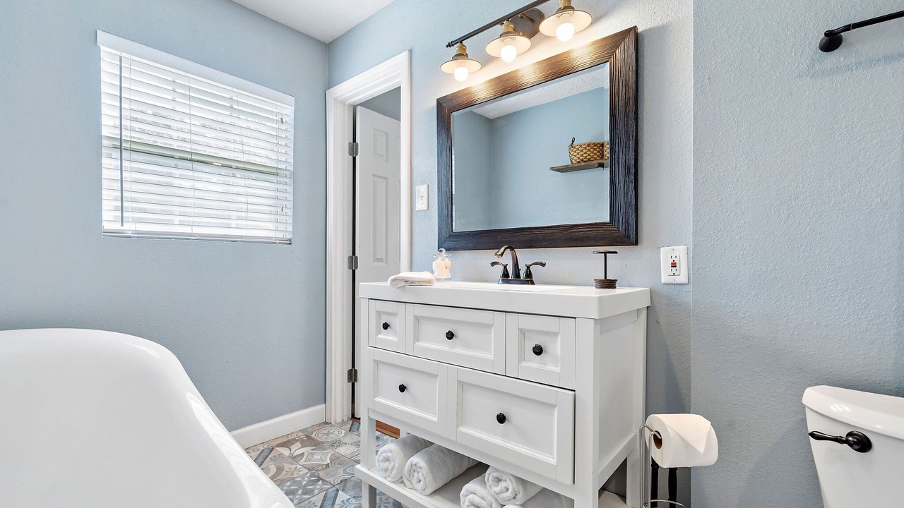 Photo of Bathroom in Bay Front To La Porte