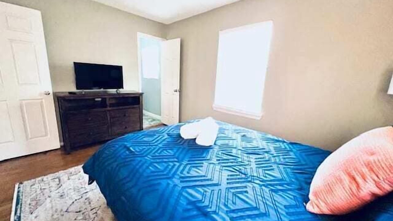 Photo of Bedroom in Bay Front To La Porte