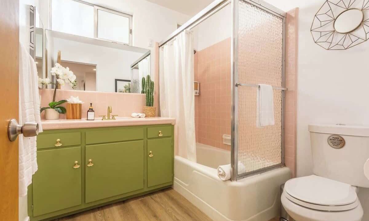 Photo of Bathroom in Ladera Heights