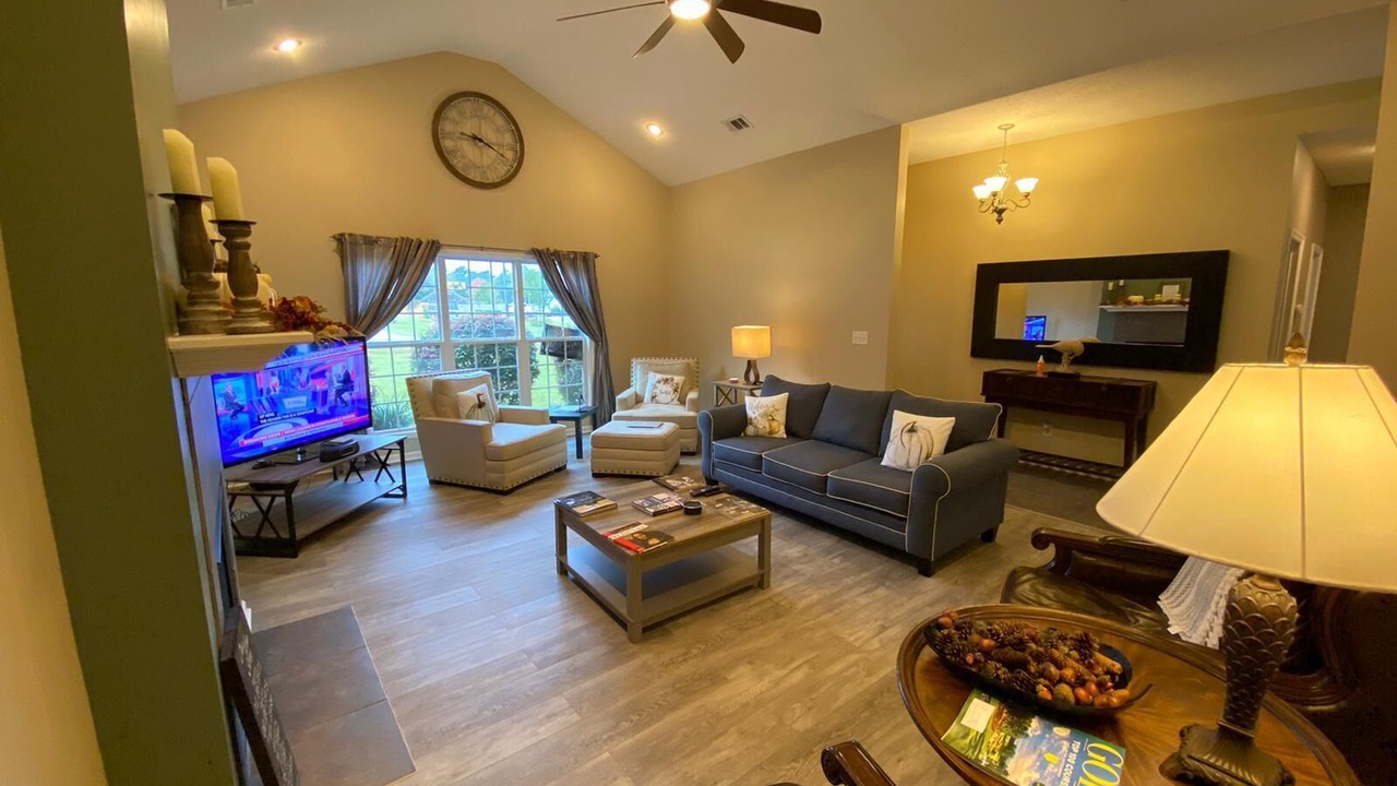 Photo of Livingroom in Valdosta