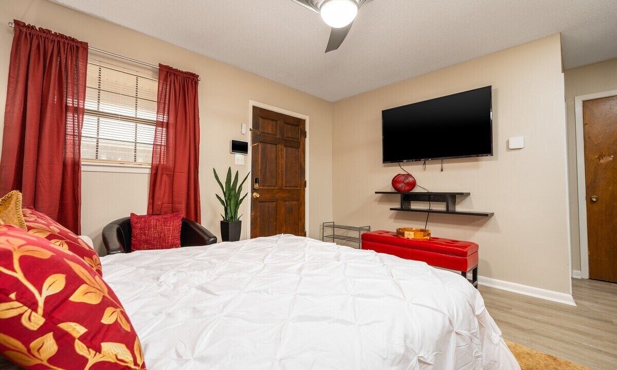 Photo of Bedroom in Pineville