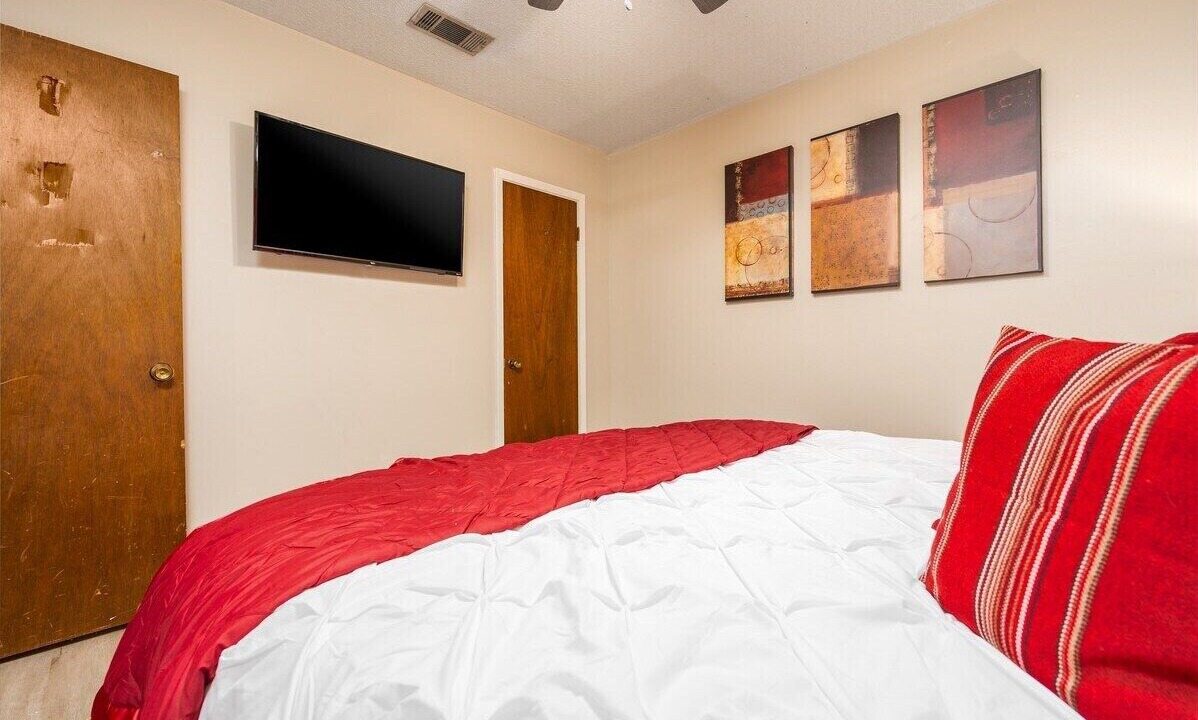 Photo of Bedroom in Pineville